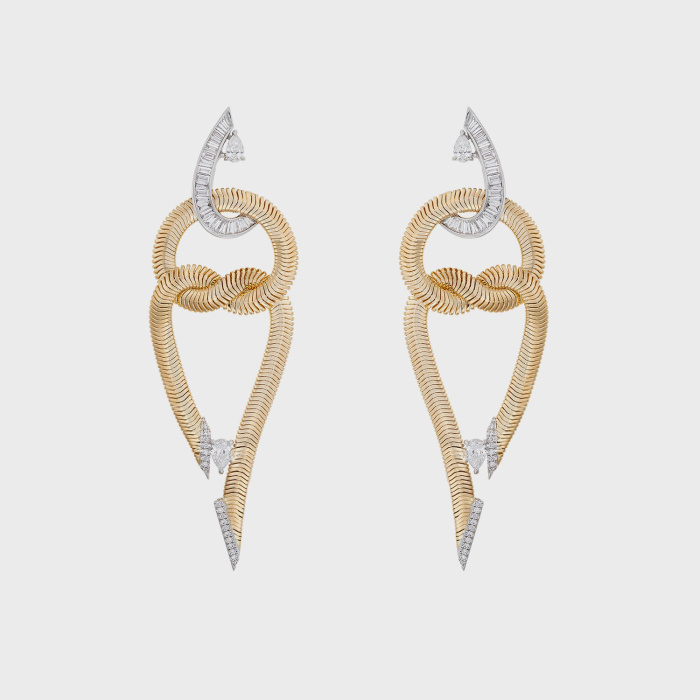 Yellow gold chain earrings with white diamonds