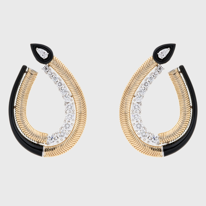Yellow gold chain earrings with pear shape and round white diamonds and black enamel
