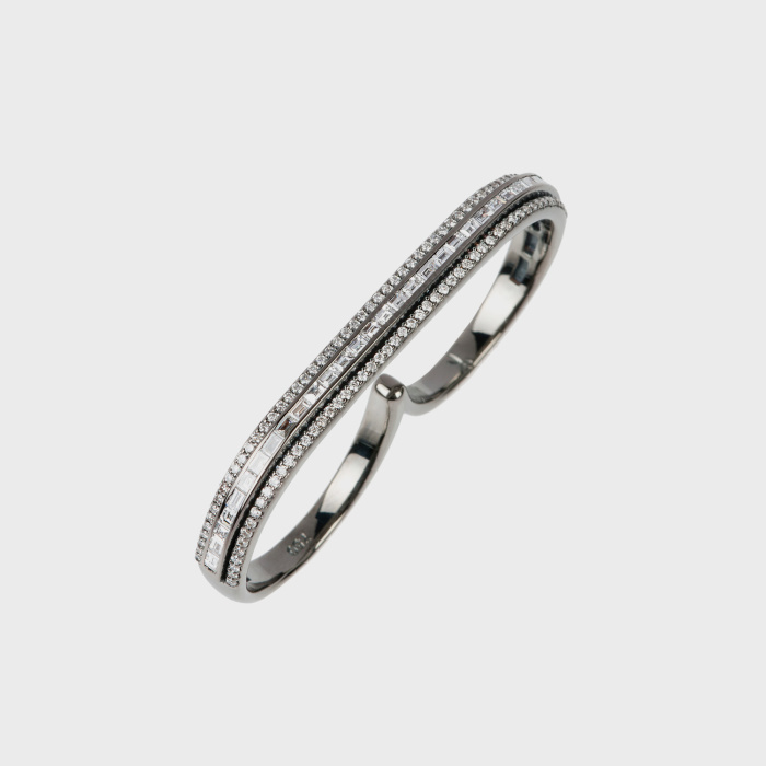 Black gold double finger ring with white diamonds and white diamond baguettes