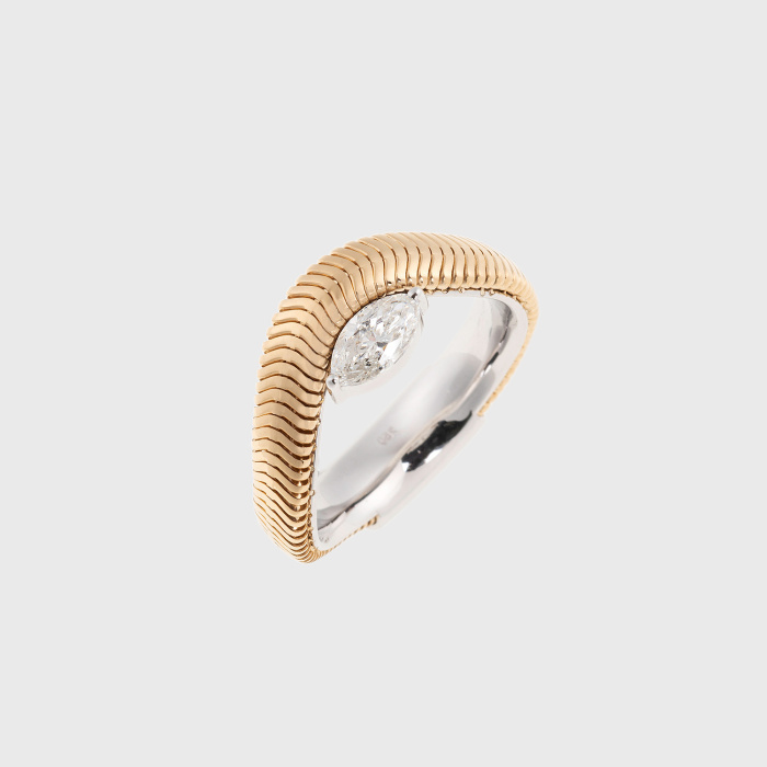 Yellow gold chain ring with marquise white diamond