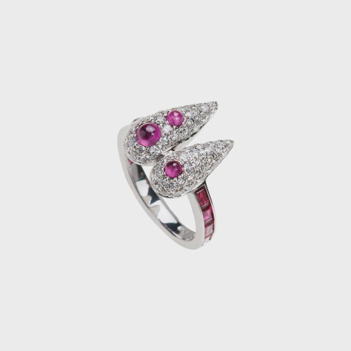 White gold ring with white diamond, ruby baguettes and ruby cabochons