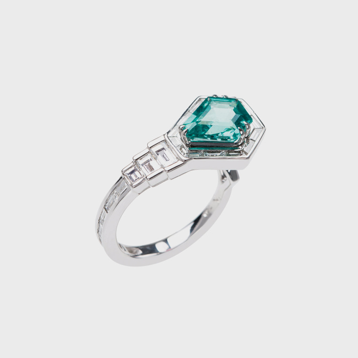 White gold open ring with white diamond baguettes and apatite