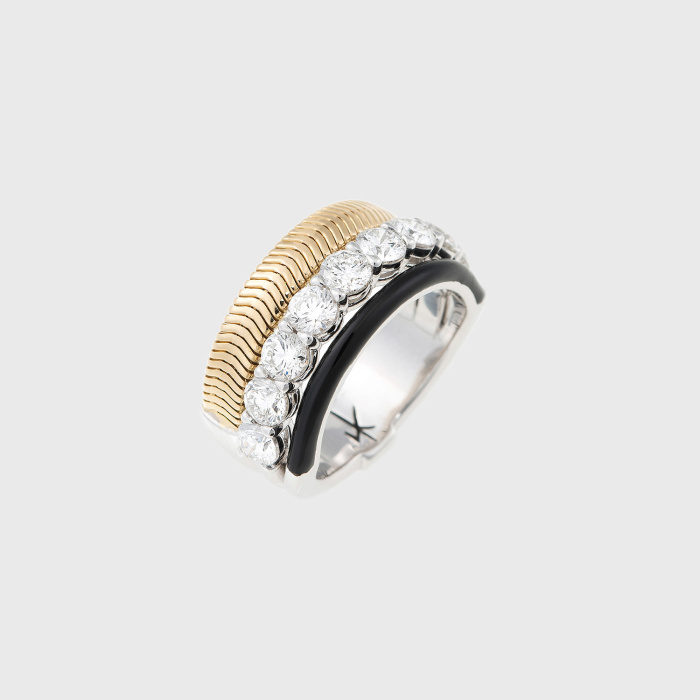 Yellow gold chain ring with round white diamonds and black enamel