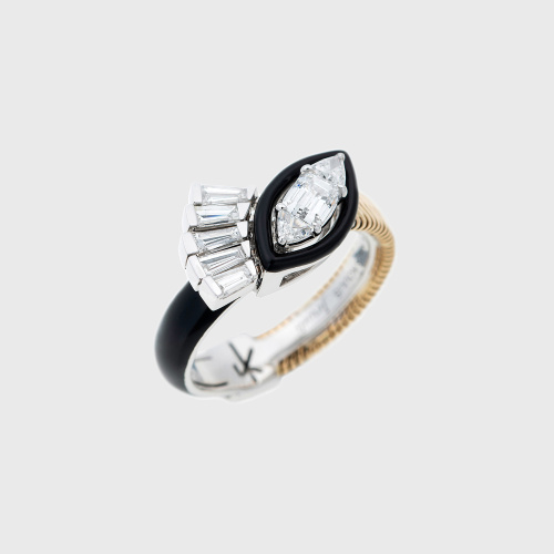 Yellow gold chain ring with white diamonds and black enamel